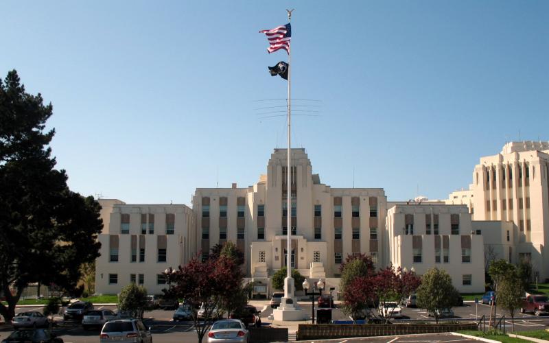 What are some VA hospital locations in California?